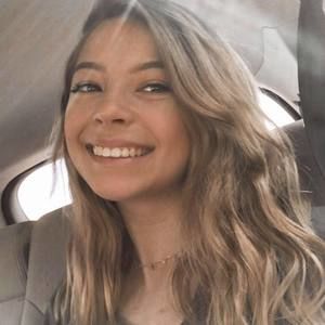 Meet your Posher, Kenzie